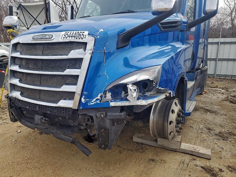 2019 Freigliner 2019 Freightliner Cascadia 126 Semi Truck