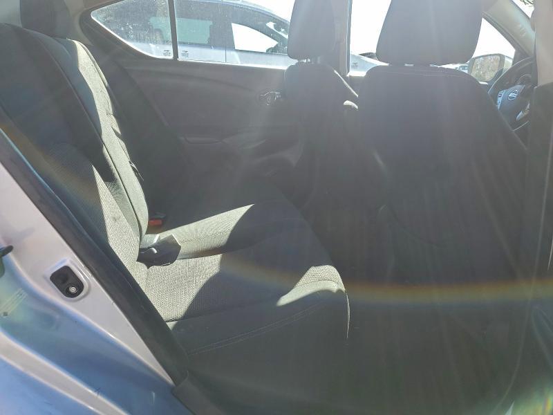 2016 Niss Versa s