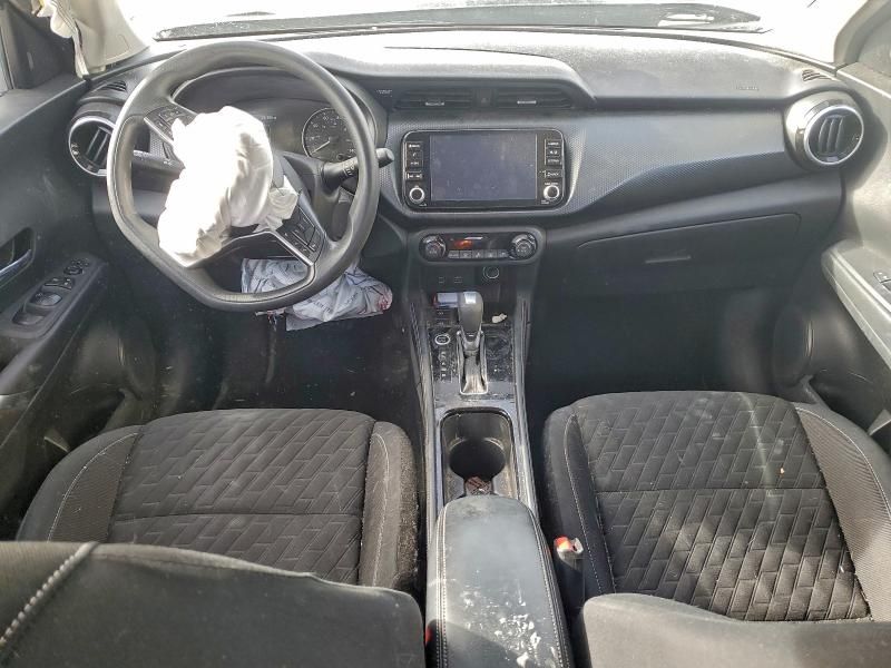 2022 Nissan Kicks sv