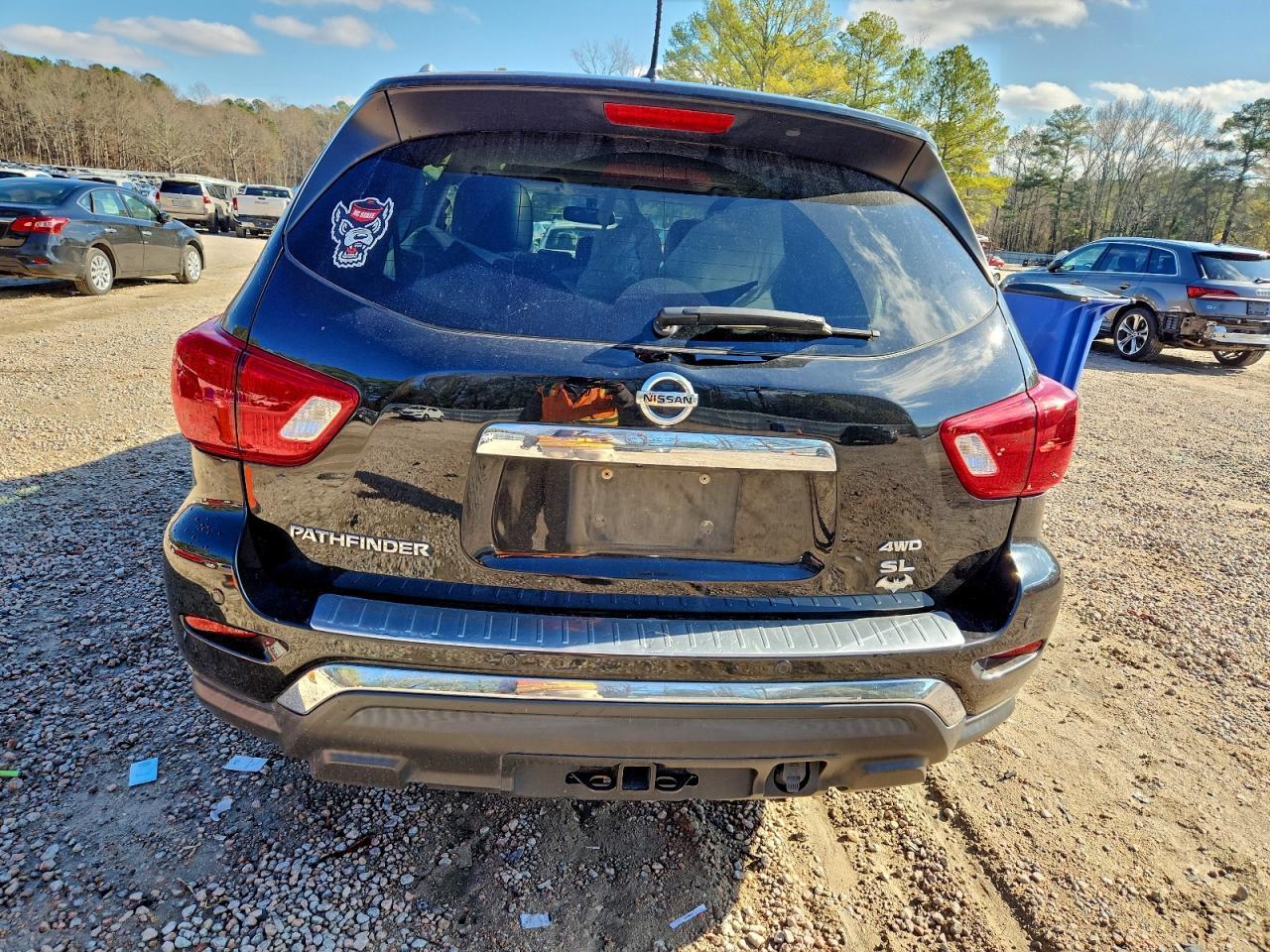 2017 Nissan Pathfinder s