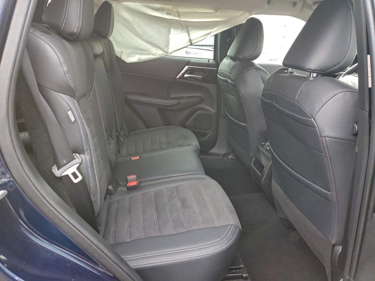 2023 Mitsubishi Outlander se